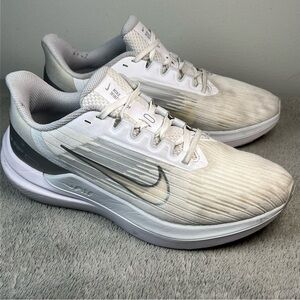 Nike Air Winflo 9 White pure platinum white size8 womens.                 ordrA6